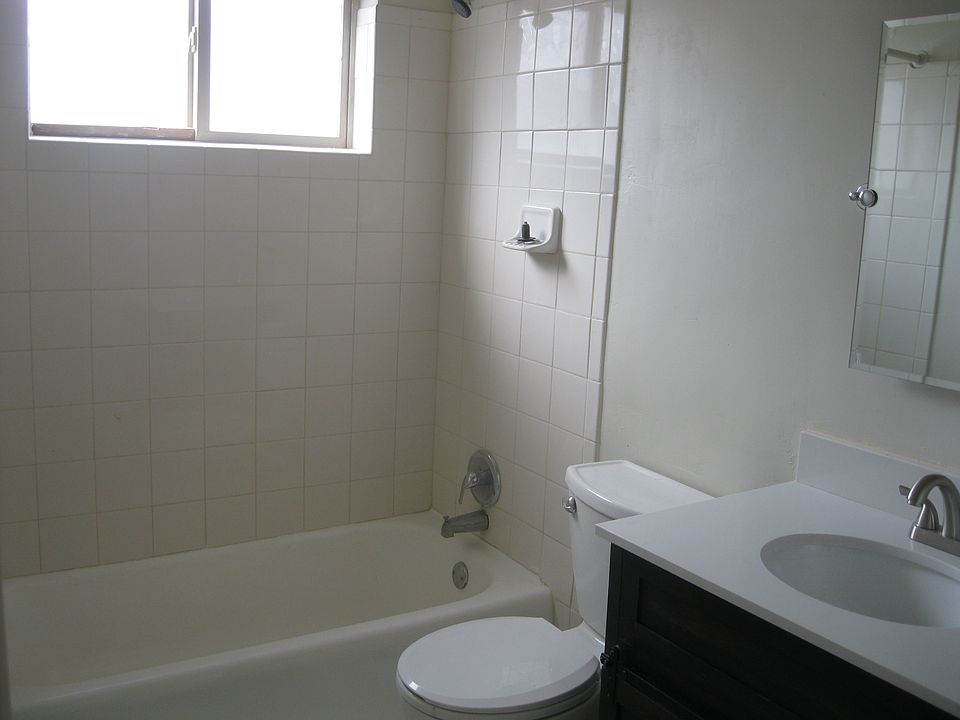 full size tub / shower
