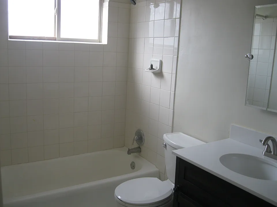 full size tub / shower