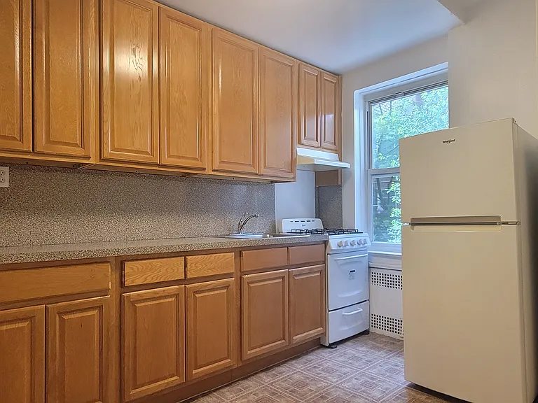 915 E 17th St #1O — Photo 3