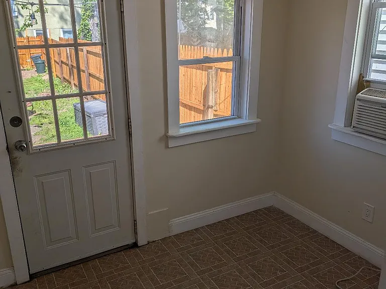 113 Farnsworth Ave — Photo 5