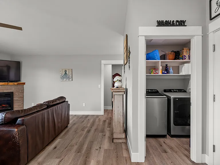 571 Puffin Ave NE — Photo 3