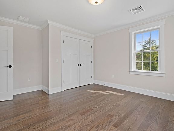 3rd image of 9 Curtis Farm Rd