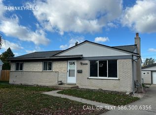 12401 Lyford Dr, Sterling Heights, MI 48312