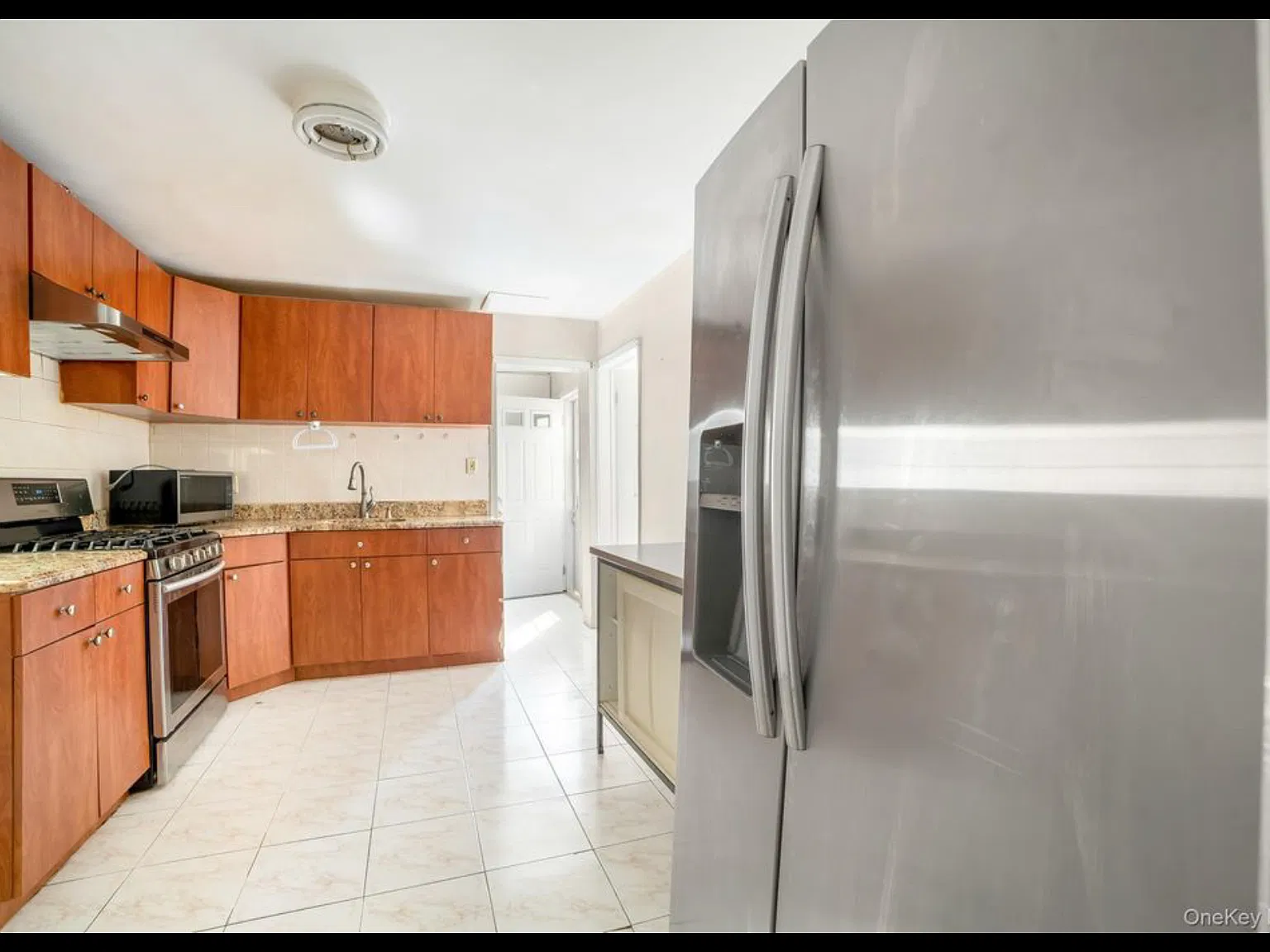 2 bed, 1200 sqft, $2,200 — Photo 3