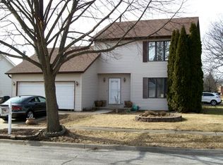 1921 Brookside Ln, Hoffman Estates, IL 60169