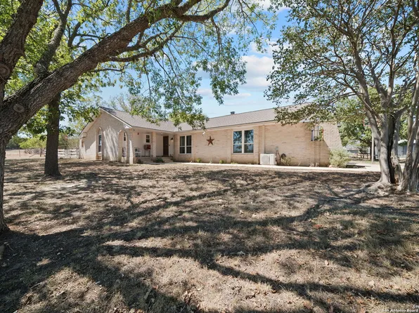1051 LACEY DR, Bandera, TX 78003
