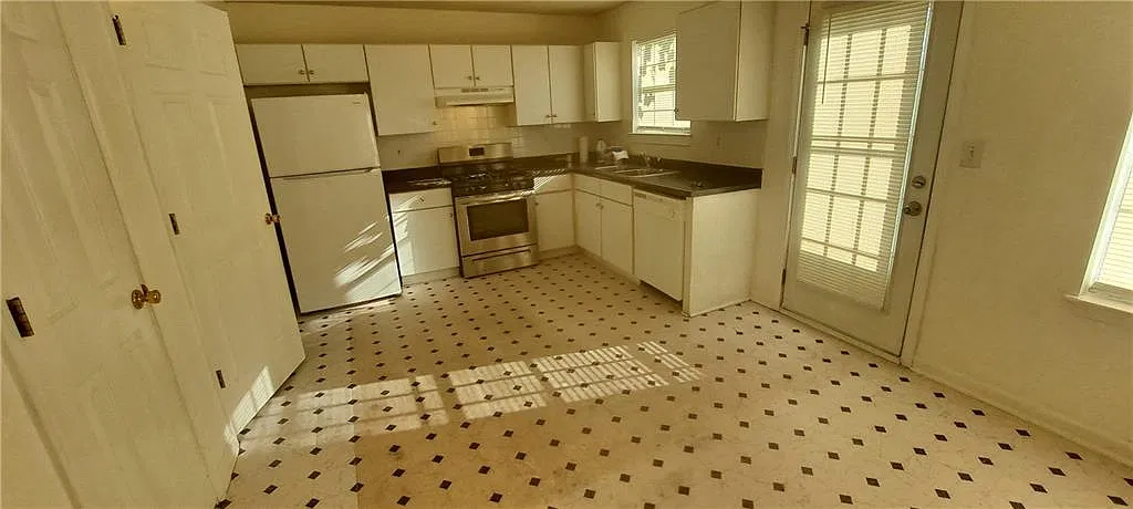 3 bed, 2.0 bath, 1218 sqft, $1,600 — Photo 3
