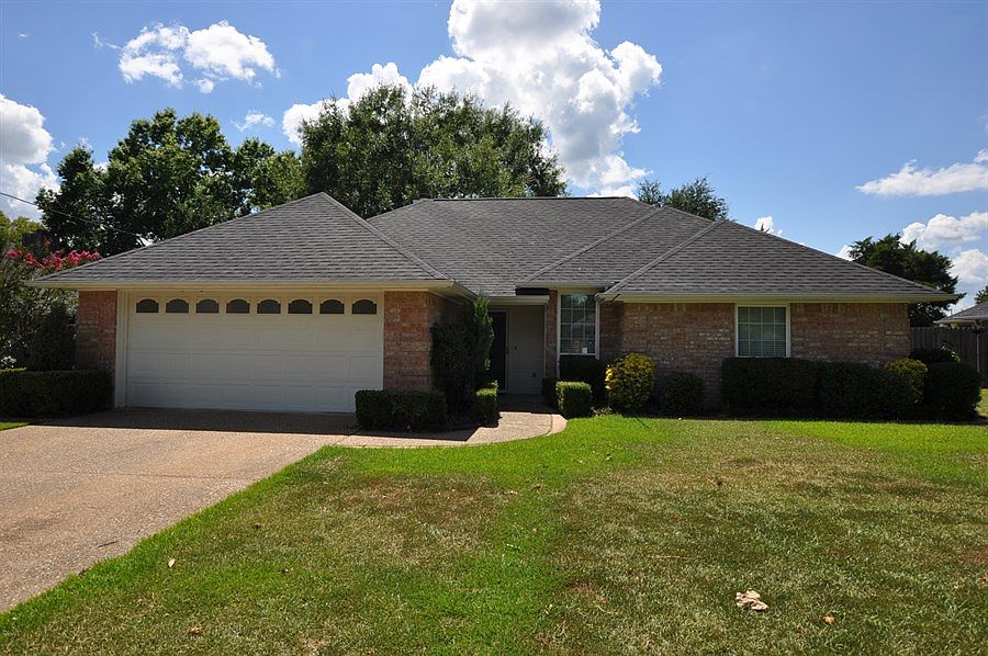 1st image of 208 Eastgate Dr