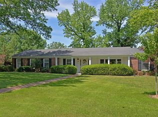 535 Fairways Cir, Saint Louis, MO 63141