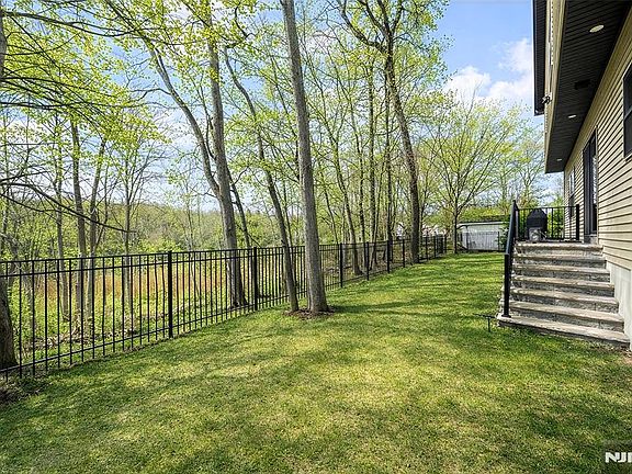 4th image of 129 Rivervale Rd