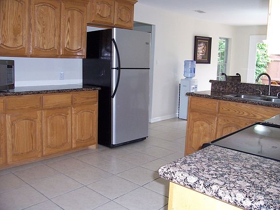 5th image of 401 Zinnia Ave