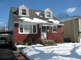 2685 Colonial Ave, Merrick, NY 11566