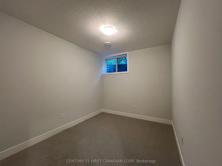 990 Deveron Cres #37 — Photo 23