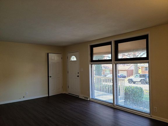 3rd image of 716 Cranford Dr