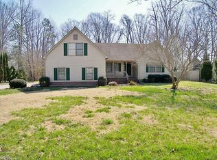 304 Nottingham Pl, Smithfield, VA 23430