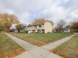 1700 Christopher Ln, Maumee, OH 43537