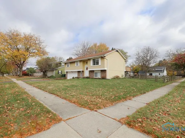 1700 Christopher Ln, Maumee, OH 43537
