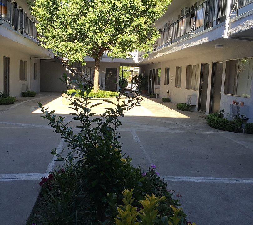 1st image of 8741 Owensmouth Ave APT 23