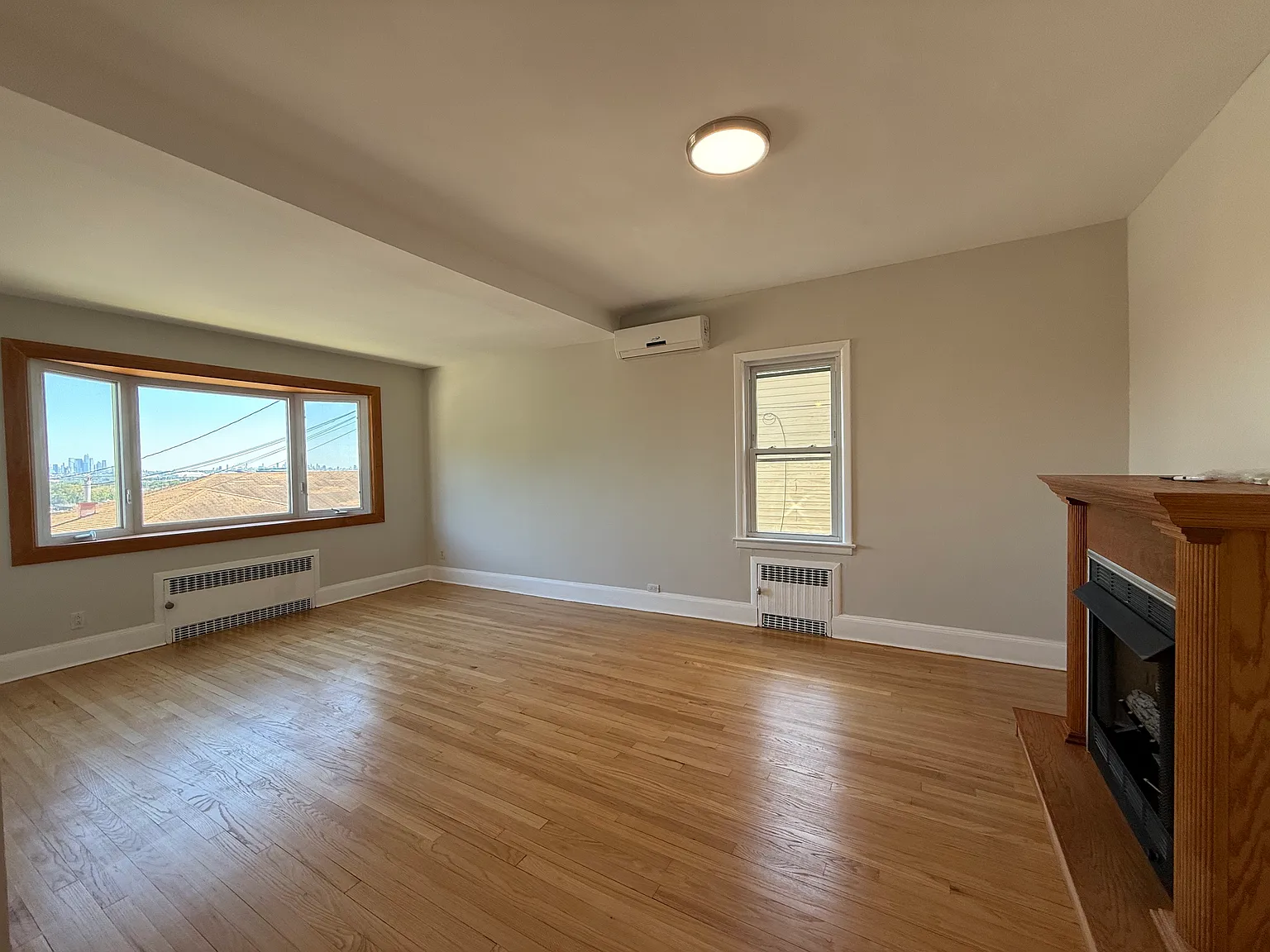4 bed, 4.5 bath, 1576 sqft, $3,800 — Photo 4