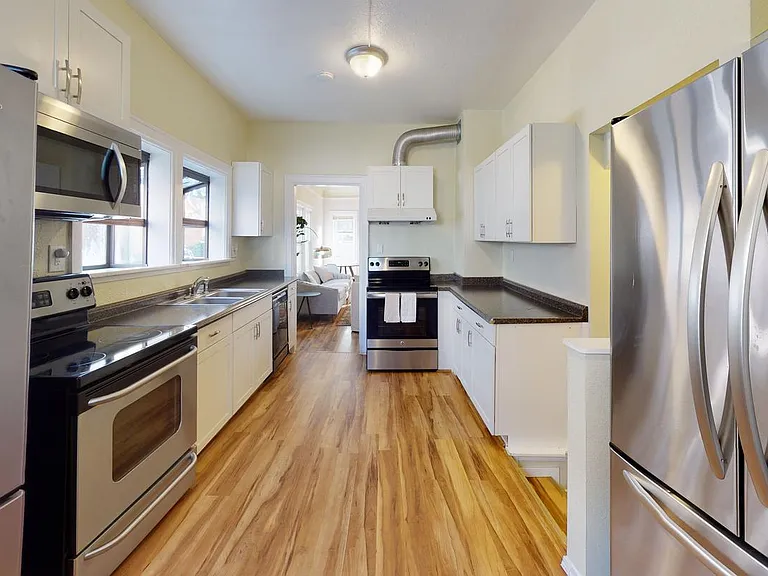 2808 E Spring St — Photo 12