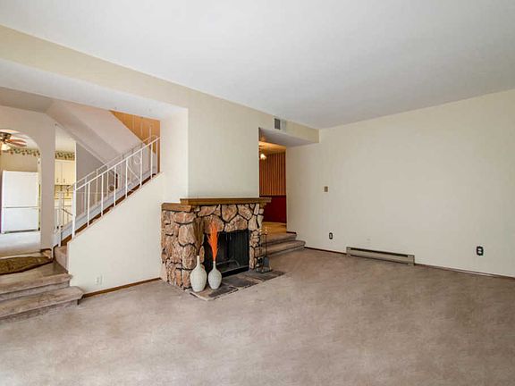 4th image of 5241 Somerset Ln S #110