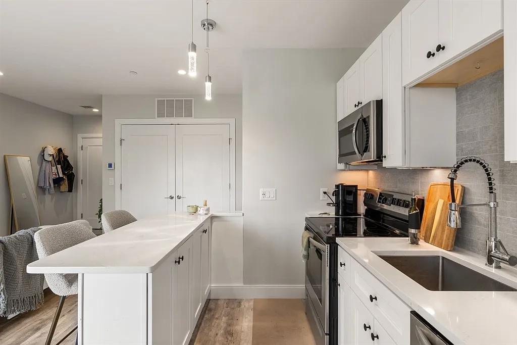 1 bed, 1.0 bath, 493 sqft, $3,050 — Photo 4