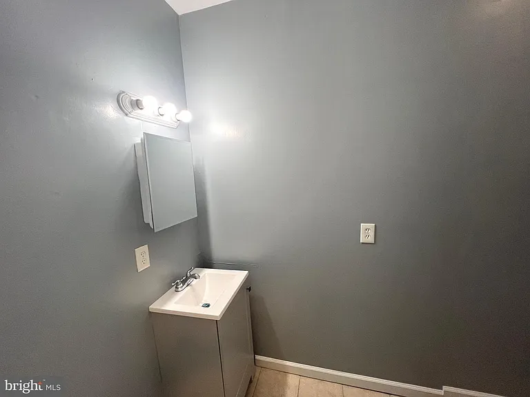 1711 W Tioga St #1 — Photo 12