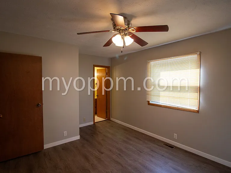 9129 Grand Ave — Photo 14