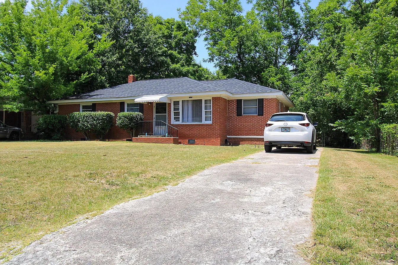 4 bed, 1500 sqft, $1,300 — Photo 2