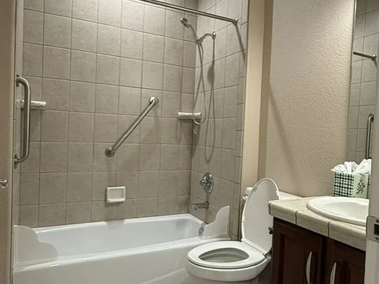 400 Sterling Dr — Photo 11