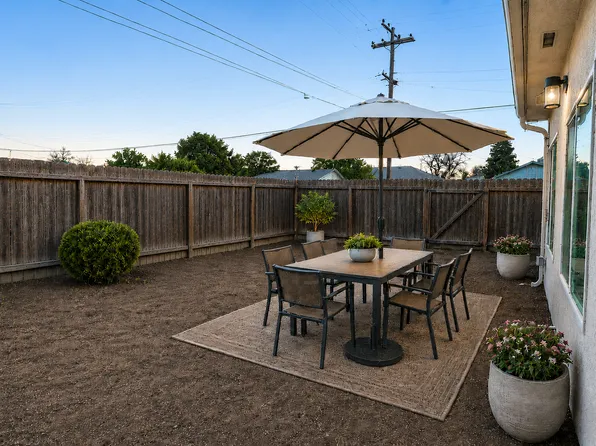 917 Pine St, Manteca, CA 95336