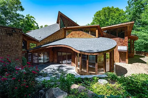 120 Laurel Dr NE Photo 1