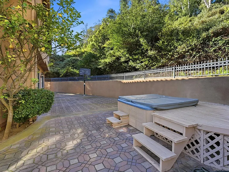 8010 Gilman Ct — Photo 34