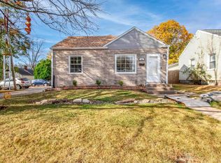 724 24th St, Bettendorf, IA 52722