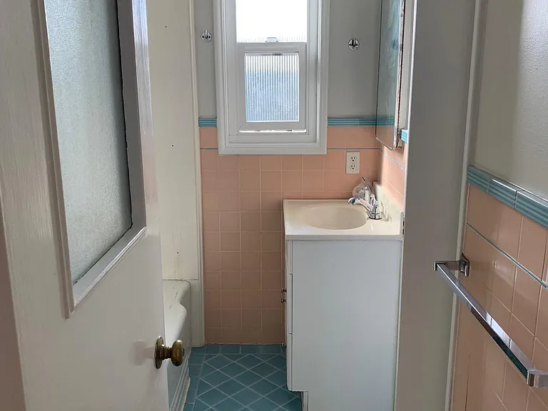 512 Merritt Ave #4 — Photo 8