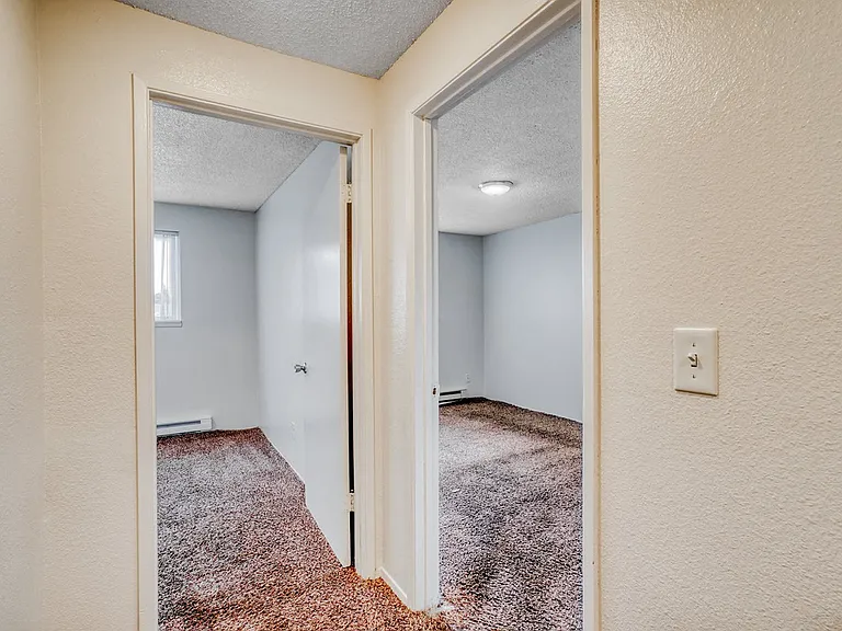 Stafford Court Apartments — Photo 11