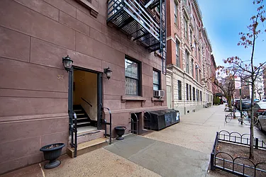 Rented by R New York