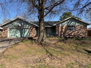 2707 S 44th St, Springdale, AR 72762