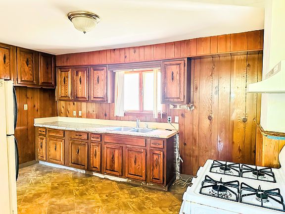 3rd image of 157 Laurel St #1