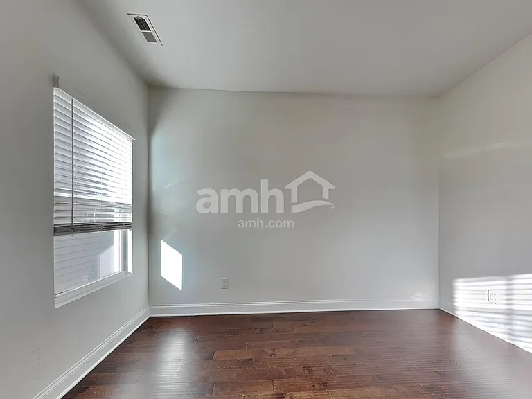 515 McMillan Ln — Photo 7