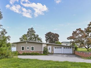 7 Lakeview Rd, Brookfield, CT 06804