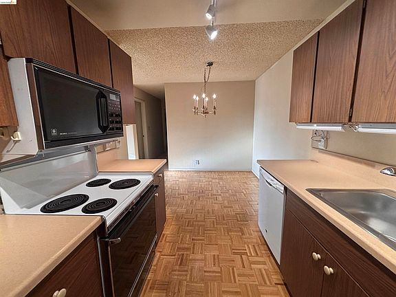 5th image of 1427 Marchbanks Dr APT 3