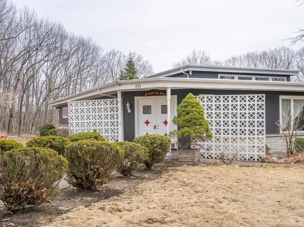 211 Henshaw St, Leicester, MA 01524