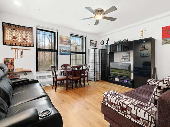 250 Manhattan Avenue 1A image 1 of 14