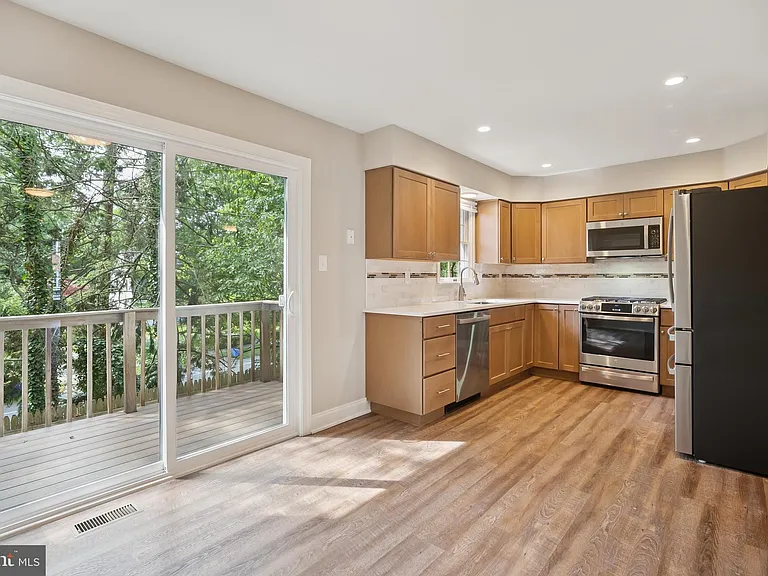 5400 Wissahickon Ave #6 — Photo 9