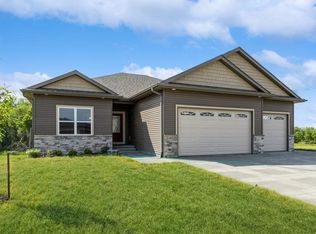 1021 High Ridge Trl, Solon, IA 52333