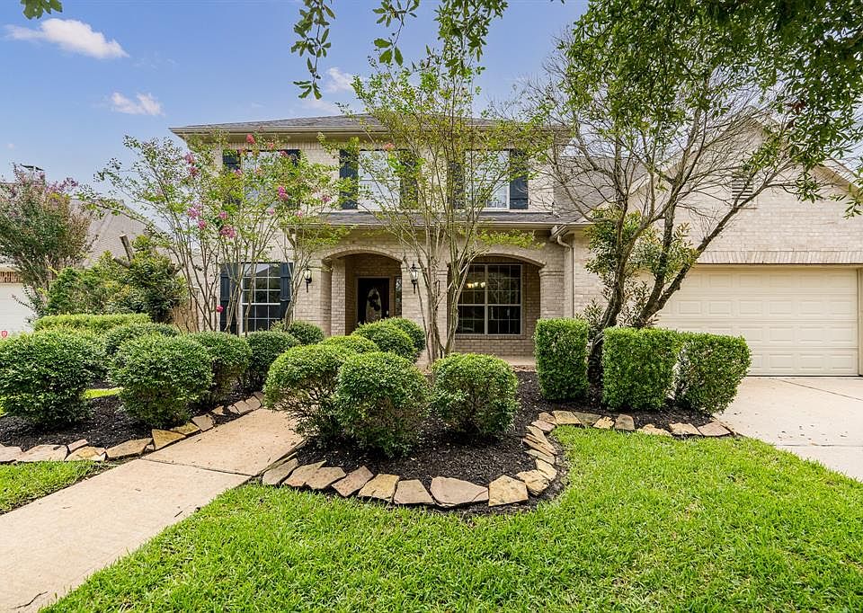 Welcome to 21906 Silver Blueberry Trail located in the master planned community of Fairfield!