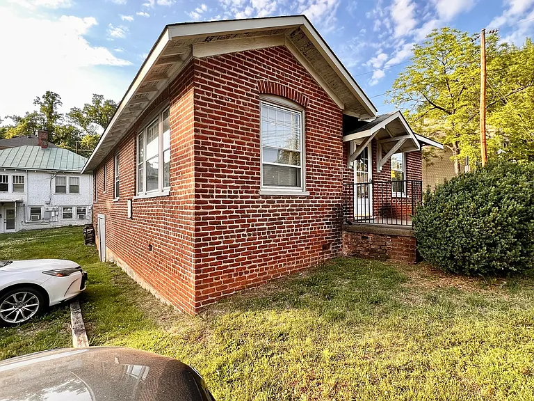 1901 Jefferson Park Ave — Photo 21