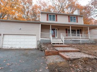 65 Village Hill Ln, North Kingstown, RI 02852