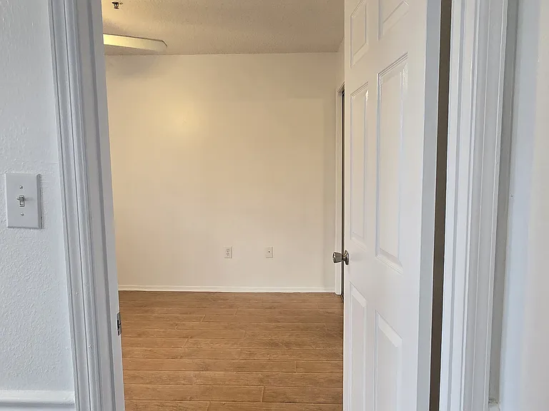 1000 W Horatio St #220 — Photo 21